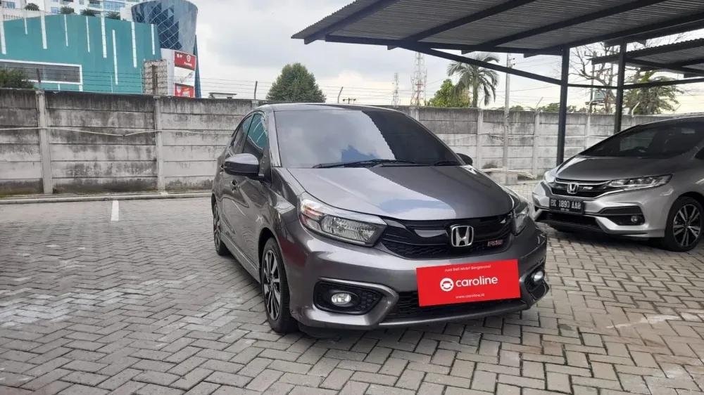 Perbedaan honda brio e dan sale rs